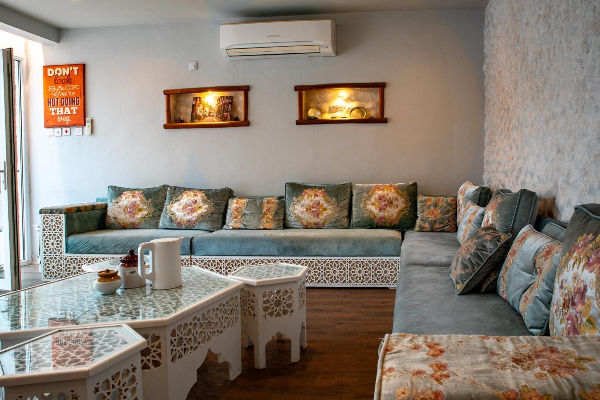 Elegant Garden Stay With 2 Living Areas, 2 Bedrooms, 1 Full And 1 Half Bath For 6 Guests Umm Al Amad Dış mekan fotoğraf