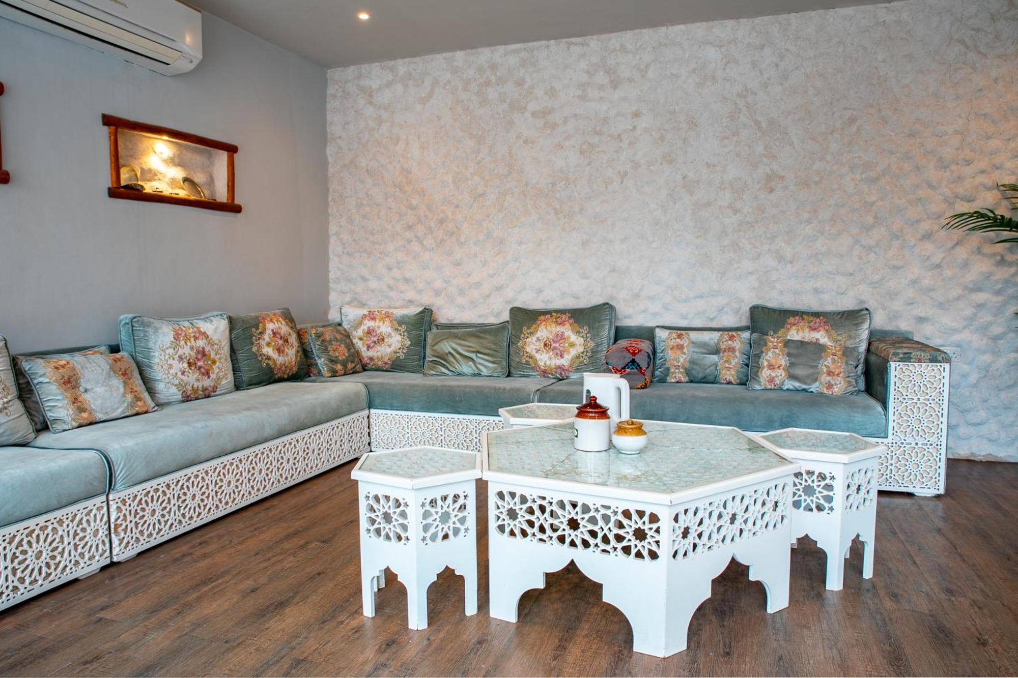 Elegant Garden Stay With 2 Living Areas, 2 Bedrooms, 1 Full And 1 Half Bath For 6 Guests Umm Al Amad Dış mekan fotoğraf