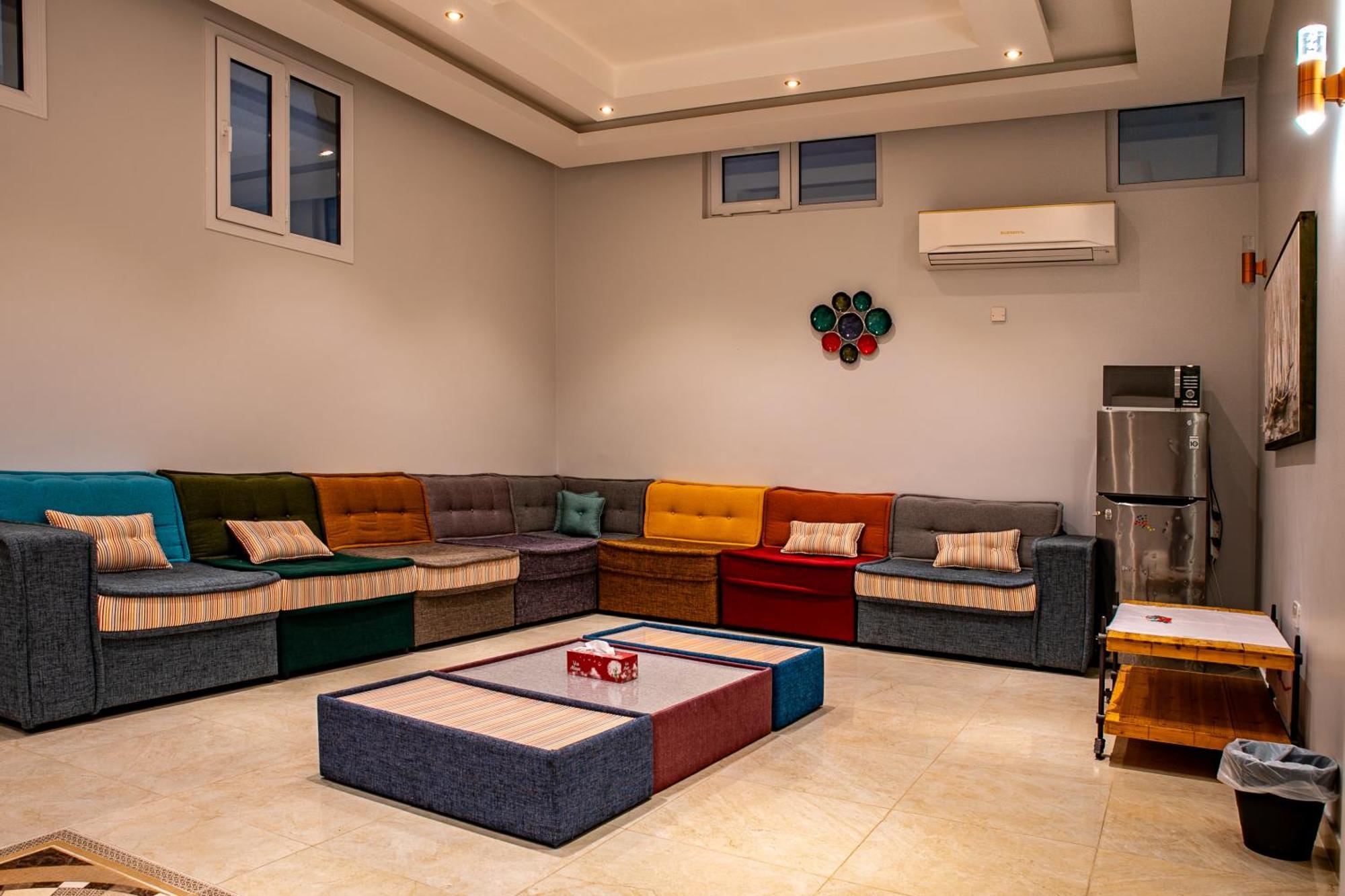 Elegant Garden Stay With 2 Living Areas, 2 Bedrooms, 1 Full And 1 Half Bath For 6 Guests Umm Al Amad Dış mekan fotoğraf